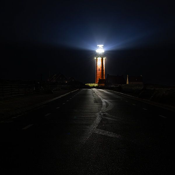 Le phare de Texel à minuit. par Anneke Hooijer