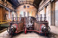 Turbine abandonnée en décomposition.