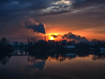 Industrial sunrise van Lex Schulte