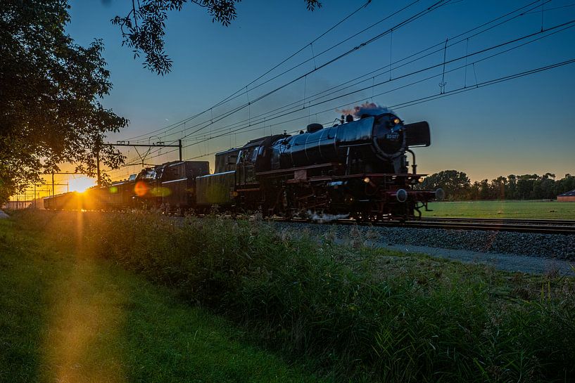 steam train by Roy Schmidt