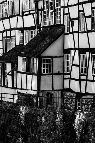 Die einzigartigen, architektonisch beeindruckenden Häuser des malerischen Monschau in Deutschland