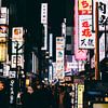 Shinjuku by Night : La jungle de néons de Tokyo sur Ken Tempelers