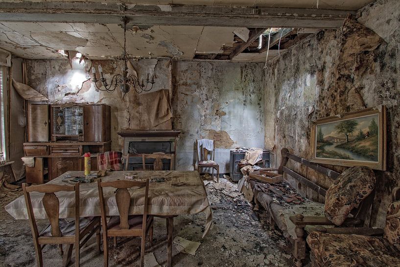 Ein verlassenes Wohnzimmer von Mike Peek