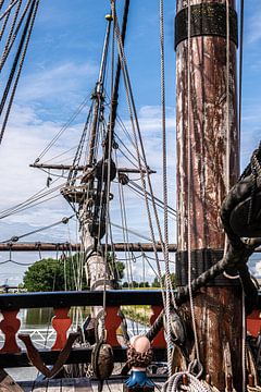 Bowsprit and rigging of the Batavia Lelystad by Brian Morgan