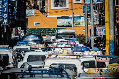 Straatbeeld verkeer Peru