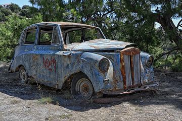 Vintage car - Lost places by Rolf Schnepp