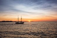 Segelschiff bei Sonnenuntergang von Dennis Eckert Miniaturansicht