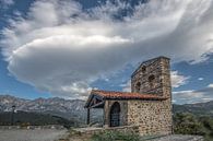 Kleine Kapelle im Gebirge Picos de Europa in Nordspanien von Harrie Muis Miniaturansicht