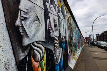 De Berlijnse muur bij Eastside Gallery van Miranda Engwerda