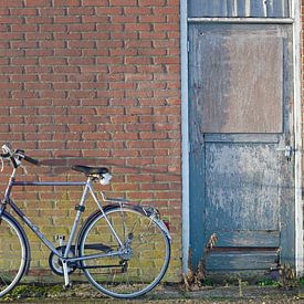 Fiets tegen muur sur Wim Slendebroek