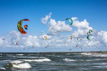 Kitesurfers van Linda Raaphorst