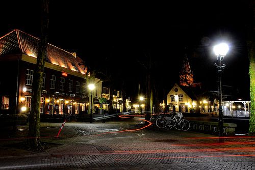 Fietsers op het Plein in het Oude Dorp in Houten.