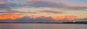 Panoramablick auf den Sonnenuntergang Roegwold, Groningen
