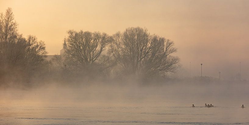 IJssel near Wilsum in fog by Evert Jan Kip