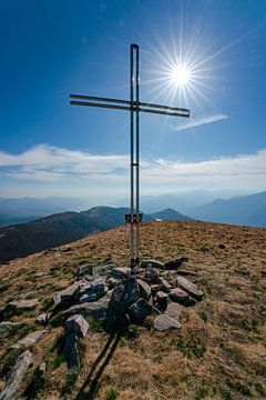 Uitzicht op het Lago Maggiore vanaf de Monte Covreto van Leo Schindzielorz