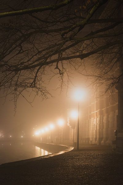 Lumières de rue d'un soir brumeux, Termonde par Imladris Images
