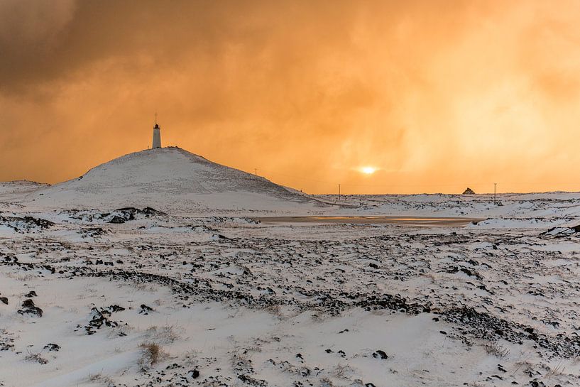 Vuurtoren van Gunnuhver in de brandende lucht van Paul Weekers Fotografie