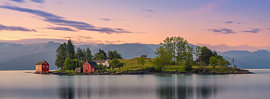 Panorama und Sonnenaufgang auf Omaholmen, Hardangerfjord, Vestland, Norwegen