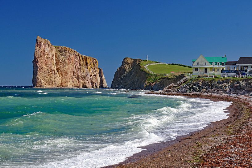 one of the many beaches in Perce by Reinhard  Pantke
