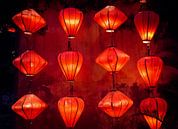 Brandende rode lantaarns in Hội An, Vietnam van Rietje Bulthuis thumbnail