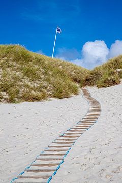 Aufstieghilfe auf Weg zum Amrumer Leuchtturm von Alexander Wolff