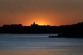 Sonnenuntergang hinter Granville von Gerard Wielenga