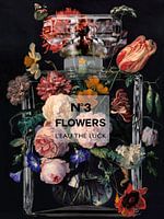 Bloemstilleven in een parfumfles