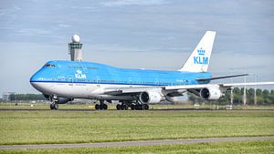 Abfliegendes Passagierflugzeug vom Typ KLM Boeing 747-400M.