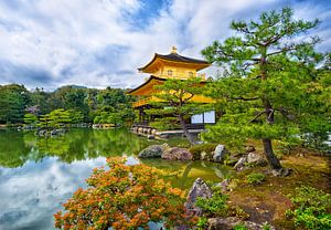 Goldener Pavillon - Kinkaku Ji - in Kyoto , Japan von Chihong