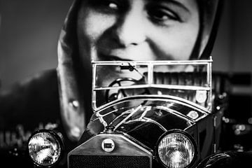 Lancia in zwartwit 30-er jaren radiator ornament van autofotografie nederland