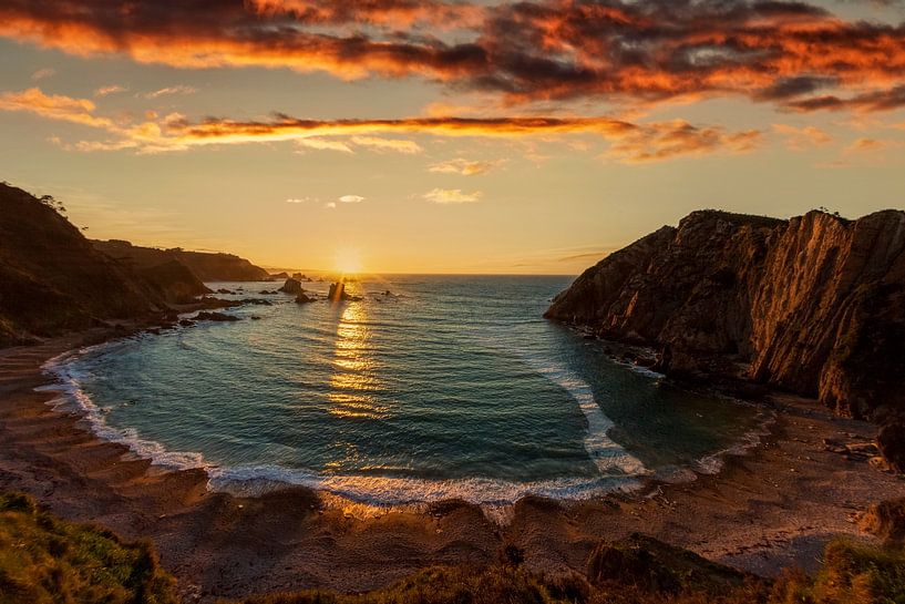 Plage d'El Silenio, Cudillero, Asturies, Espagne par Dieter Meyrl