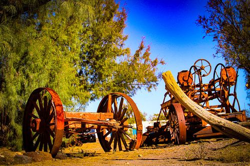INDUSTRIAL ECHOES, VINTAGE MACHINERY ON ROUTE 66 van Bo Vandersteene