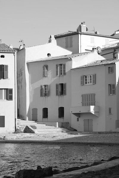 Maisons sur le bord de la mer à Saint-Tropez par Tom Vandenhende