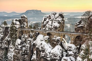 Bastei bridge Saxon Switzerland in winter van Michael Valjak