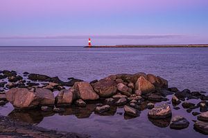 Mole an der Küste der Ostsee in Warnemünde