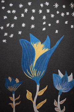 blauwe bloemen onder een sterrenlucht van Breezy Photography and Design