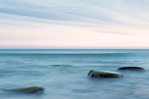 Three stones and a wave