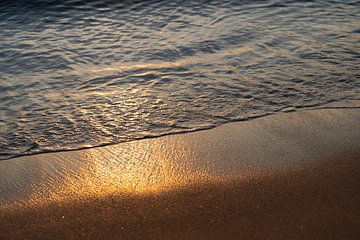 Meerwasser trifft auf goldbraunen Sand 2