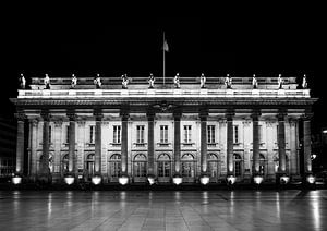 Die Oper von Bordeaux in dunklem Schwarz-Weiß
