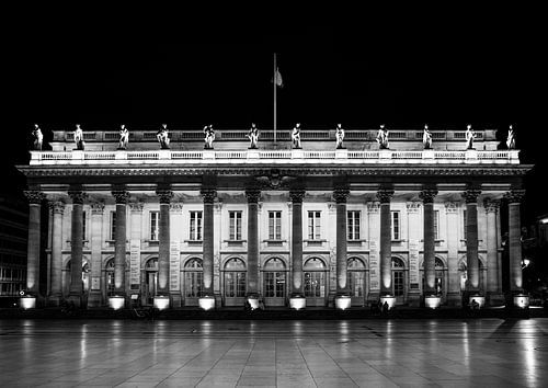 De opera van Bordeaux in het donker zwart wit