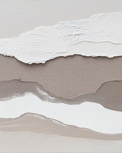 Geschichtete Abstraktion in Beige und Weiß mit fließenden Formen
