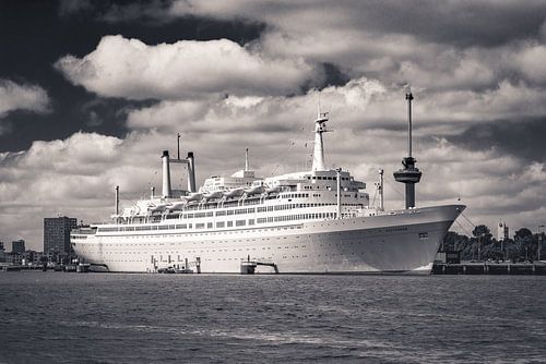 SS Rotterdam en sépia