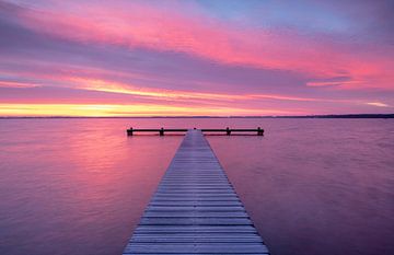 Colorfull sunrise Zuidlaardermeer van Eddy Reynecke