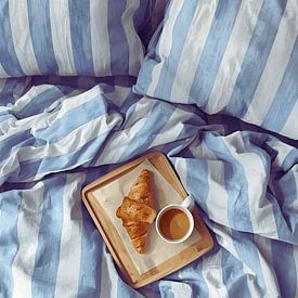 Small breakfast in bed by Kim Karol / Ohkimiko