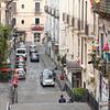 Altstadtgasse Via Alessi mit alten Hausfassaden, Blick von Oben, Altstadt, Catania, Sizilien, Italie von Torsten Krüger