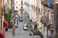 Altstadtgasse Via Alessi mit alten Hausfassaden, Blick von Oben, Altstadt, Catania, Sizilien, Italie von Torsten Krüger Miniaturansicht