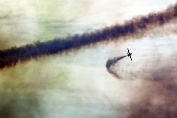 Aermacchi MB-339 de l'équipe de démonstration Frecce Tricolori dans un air dramatique sur Ramon Berk