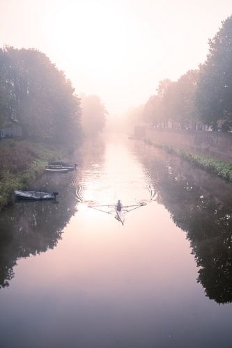 Rowing in the morning fog by Niek Wittenberg