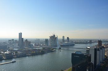 Queen Mary 2 in Rotterdam