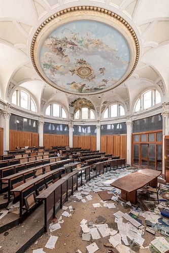 Historical lecture hall by Matthis Rumhipstern